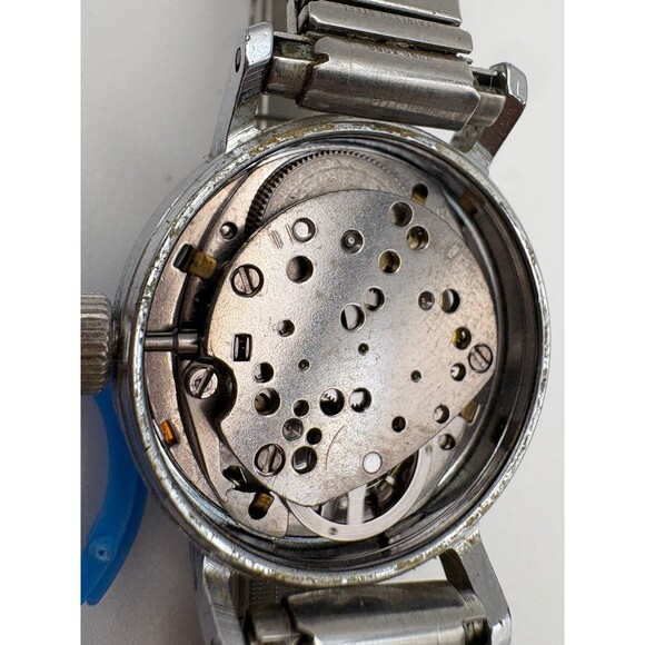 Vintage Timex Ladies Mechanical Date Watch - Spare or Repair - Case France - Picture 8 of 9